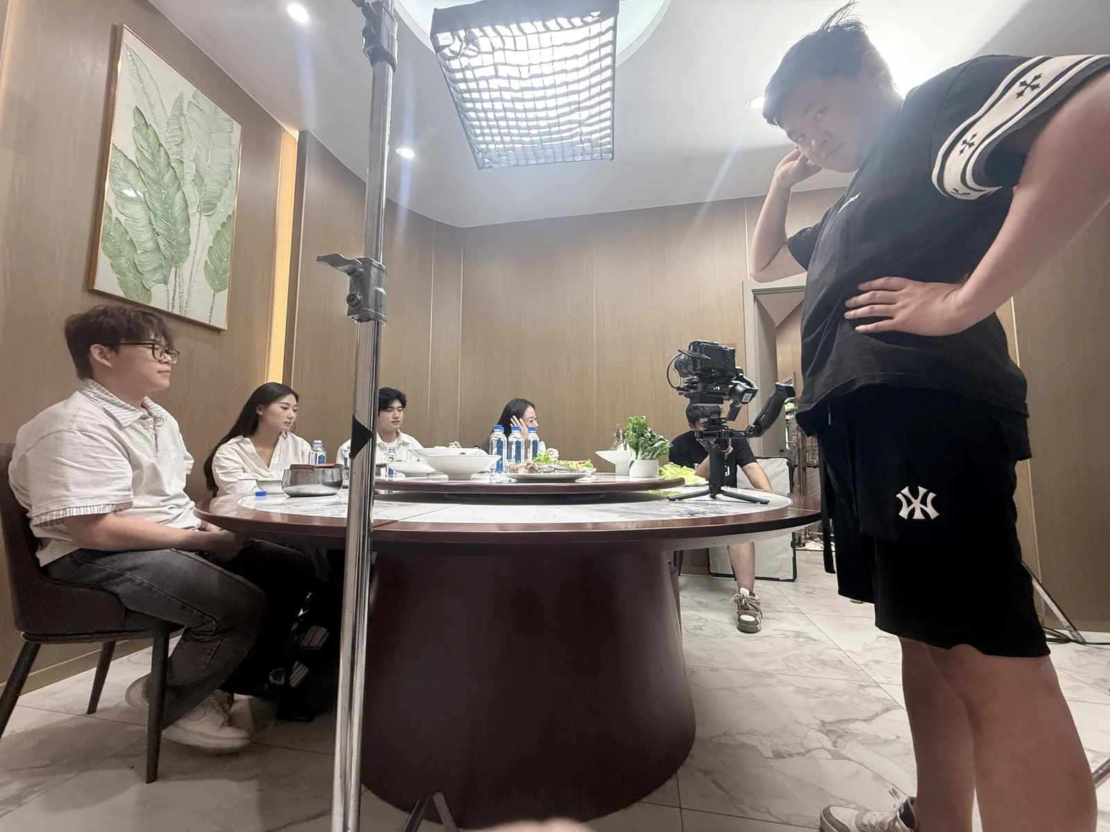 泉阳泉产品短视频拍摄现场实录图 1
